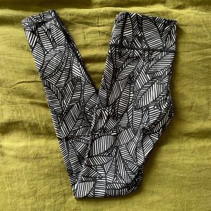 Jungle leaf print Lululemon leggings